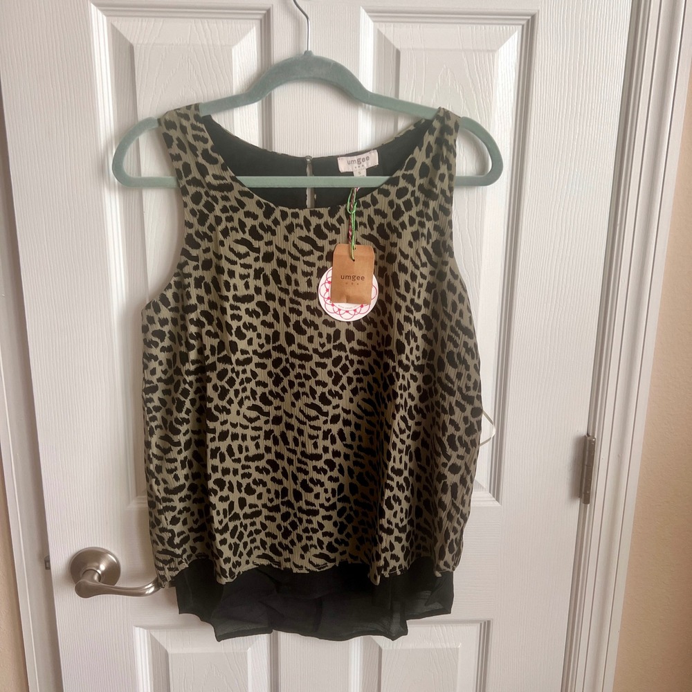 NWT Umgee Sleeveless Animal Print Olive Key Hole Back Ladies Size Small